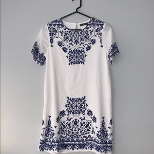 Boohoo white & blue mini dress
